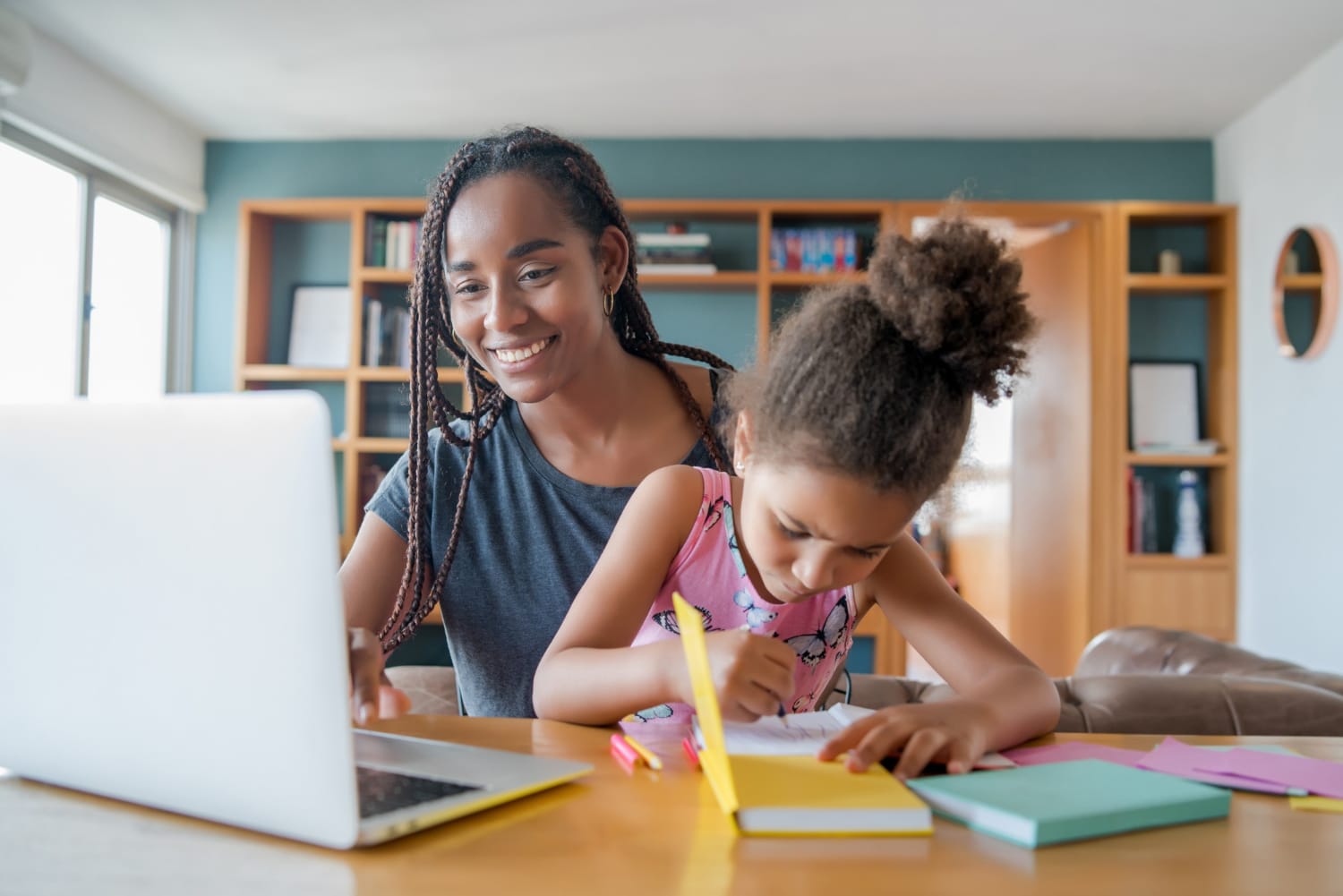 Educação gratuita e confiável: conheça 5 plataformas 100% brasileiras