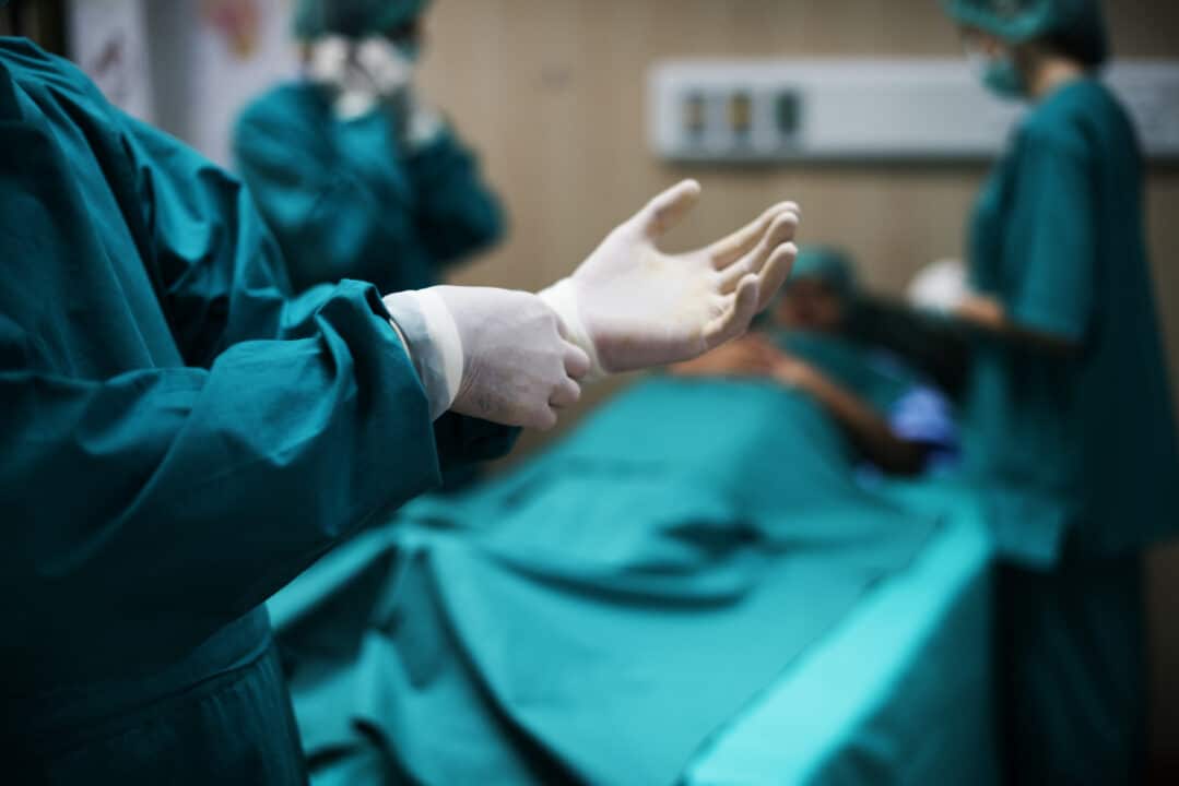 Quem faz a cirurgia de catarata pode solicitar o auxílio-doença? Entenda