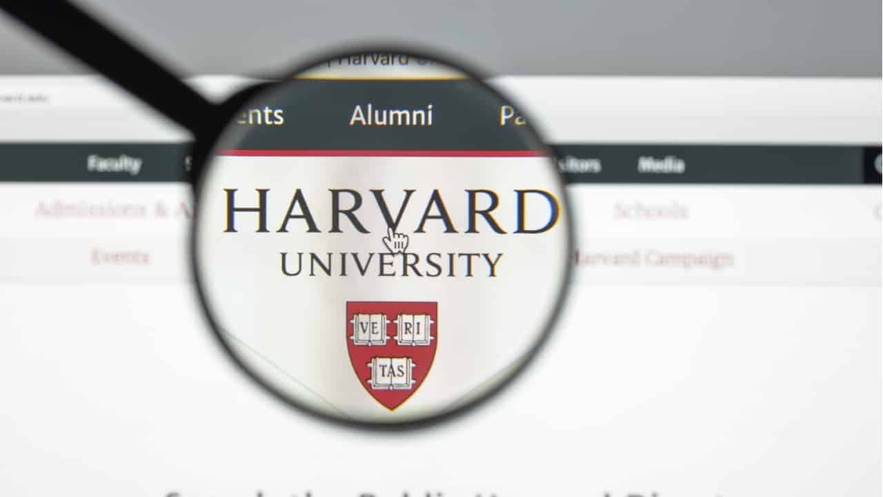 Brasileiros podem fazer curso gratuito da Harvard em português; veja detalhes