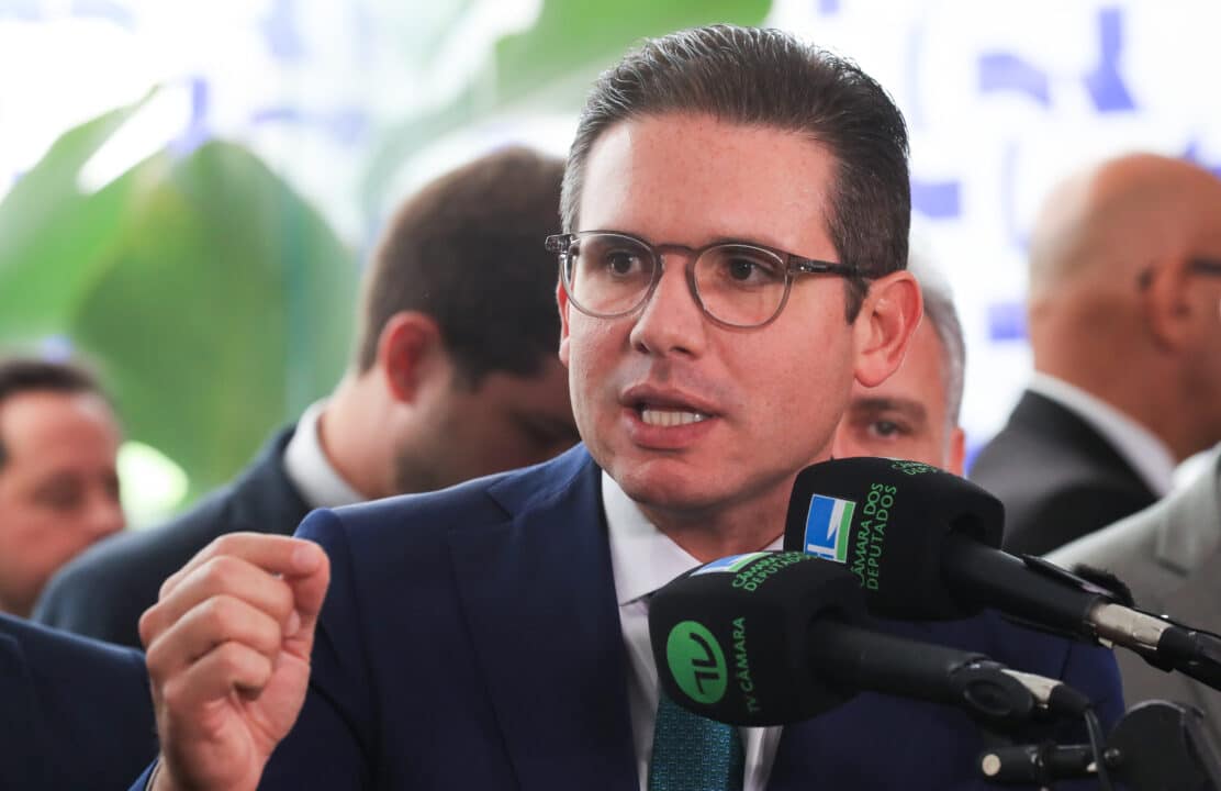 Hugo Motta pede ao STF que rejeite pedido de CPI do INSS feito por Nikolas Ferreira