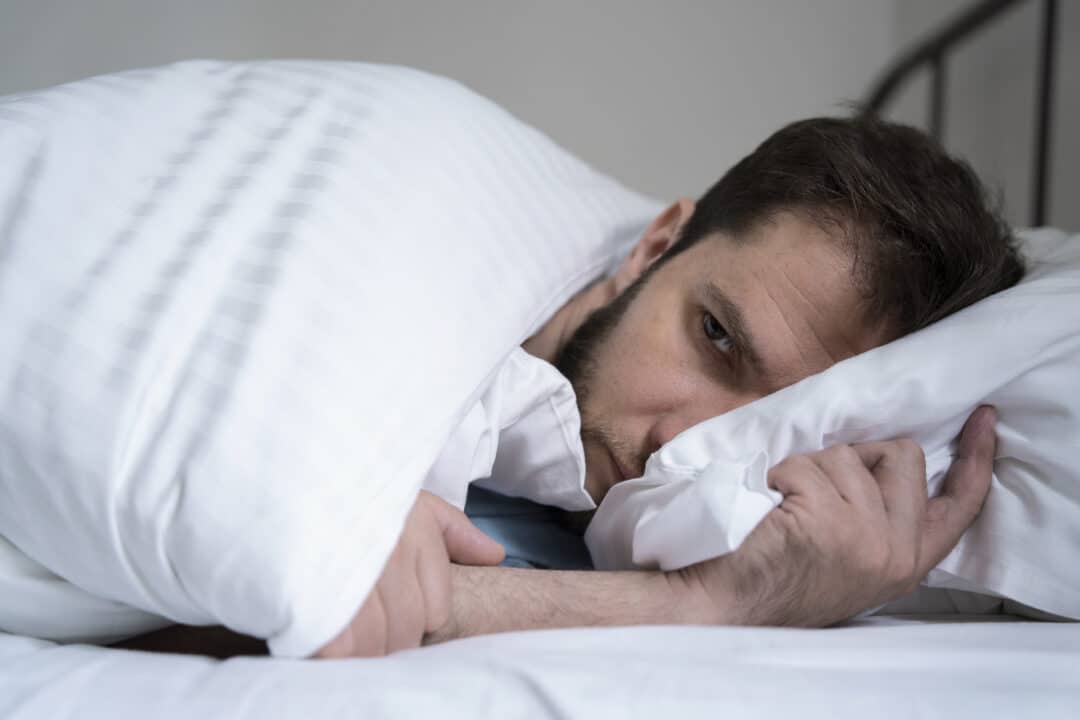 Dormir mal o que não comer