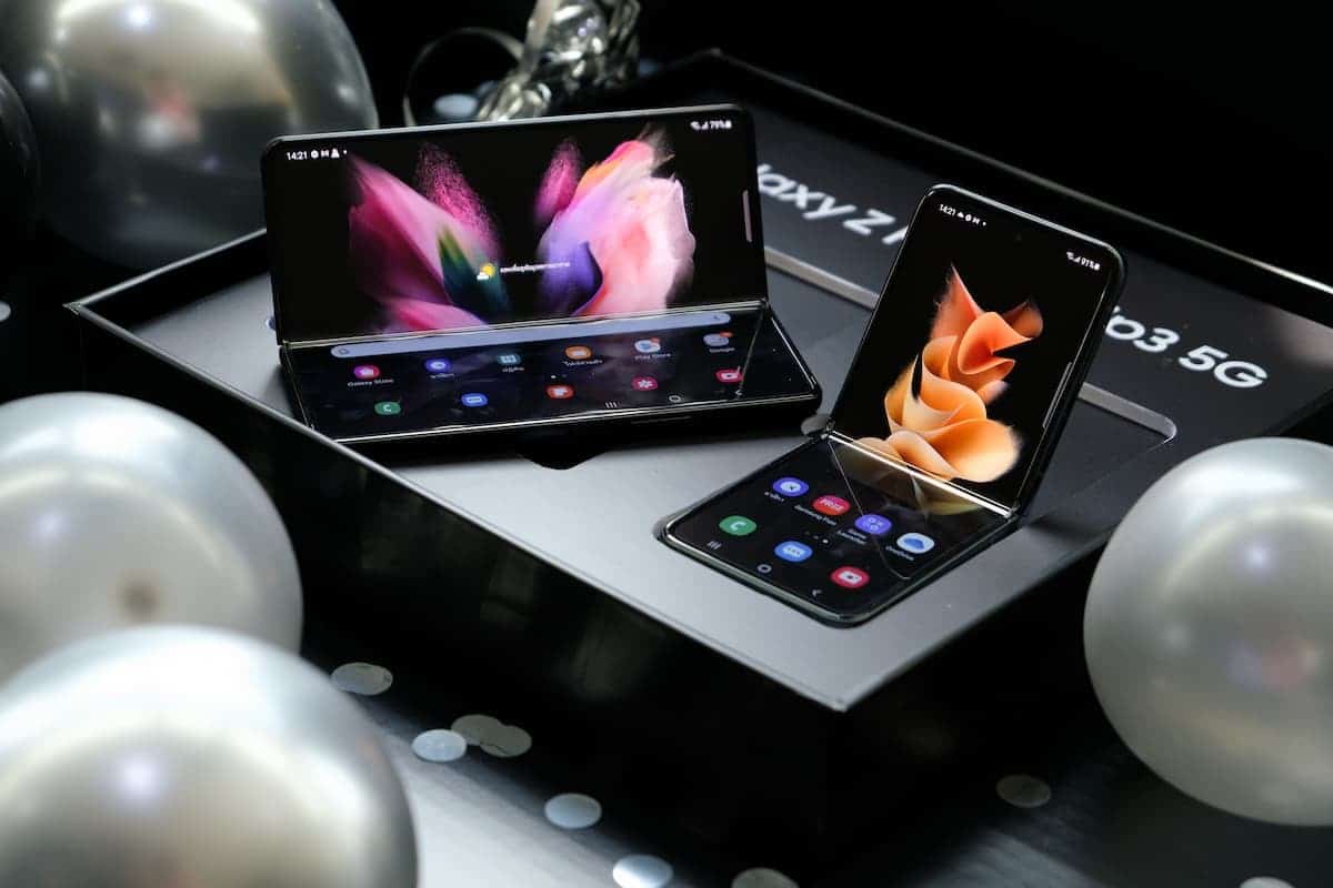 Samsung Galaxy Z Flip 7 é revelado em vídeo vazado de hands-on
