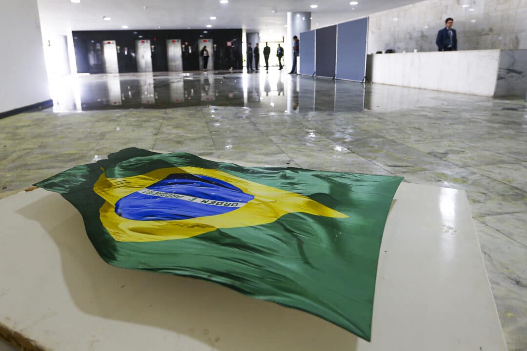 Moraes anula domiciliar de idosas do 8/1 por mais de mil descumprimentos
