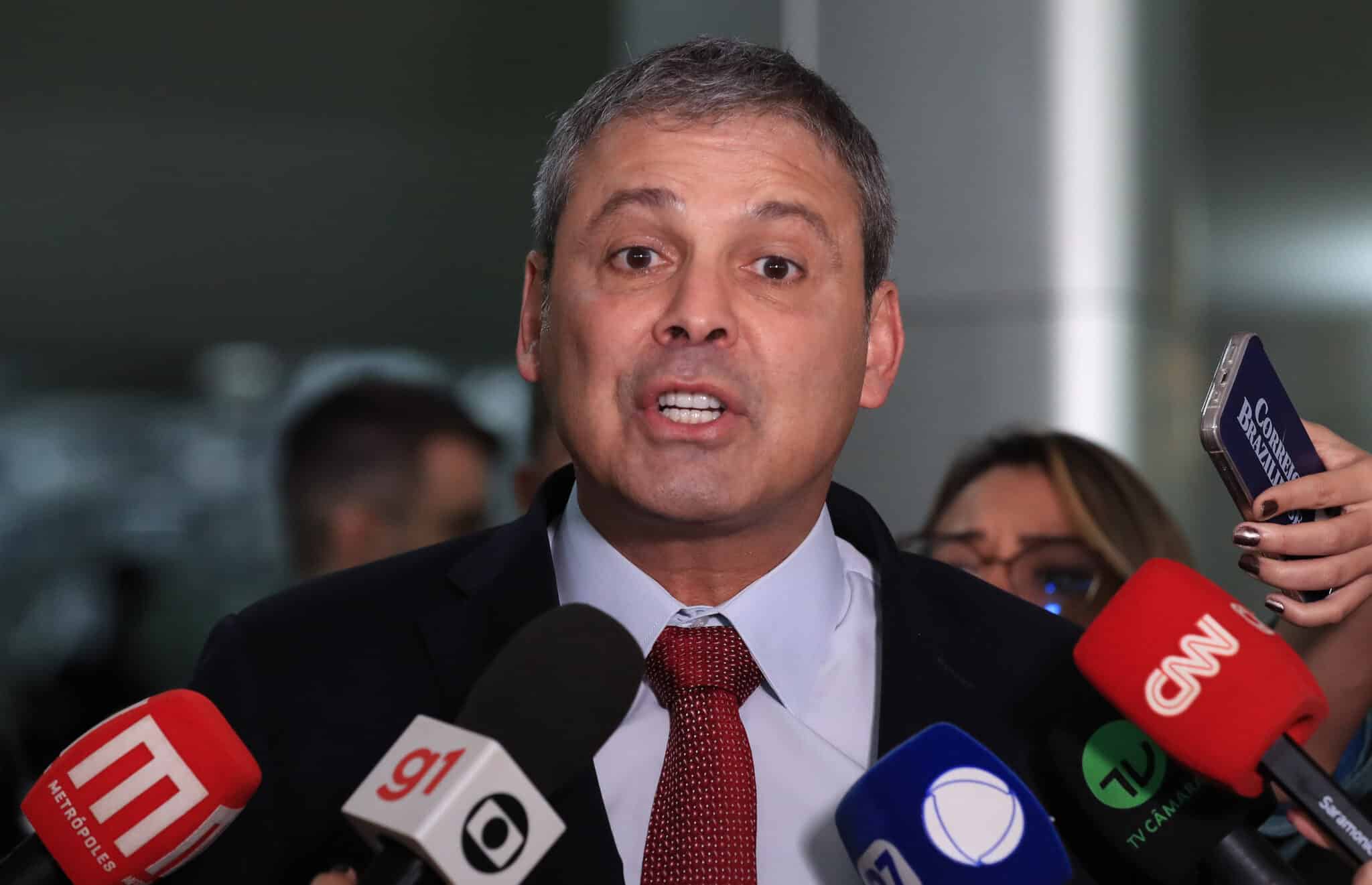PT apresenta projeto para 36h semanais, de segunda a sexta, sem reduzir salário