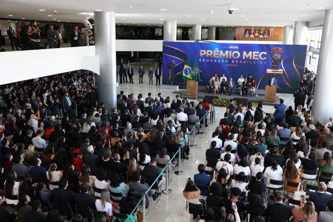 Lula destaca evasão escolar como questão de Estado no Prêmio MEC