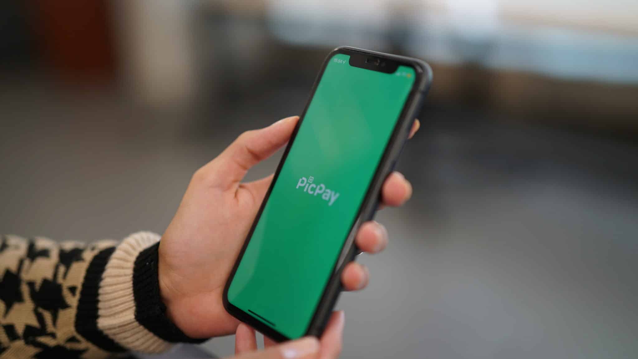 Cartão PicPay agora opera no exterior; veja como a conta global funciona
