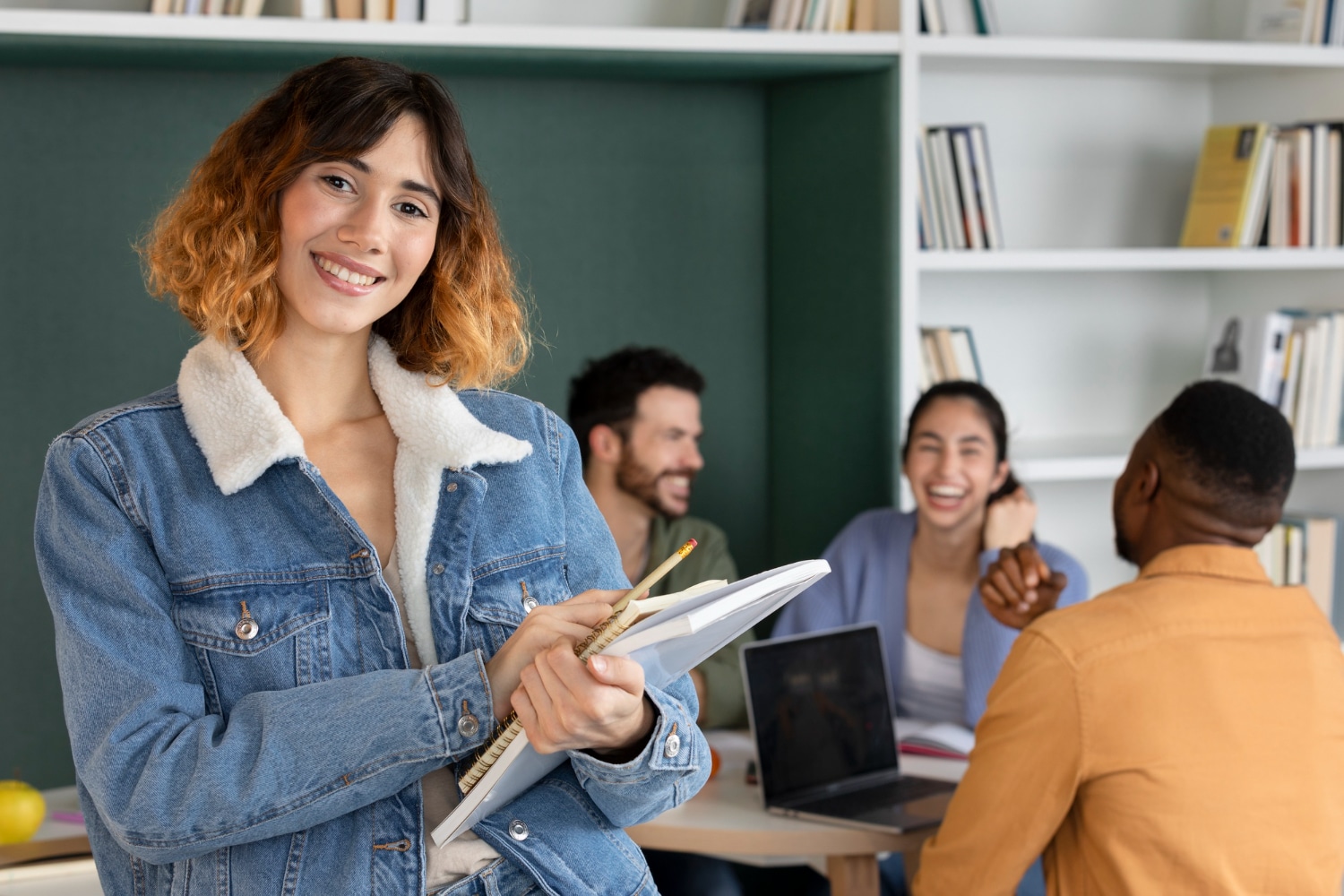 Capacitação gratuita transforma universitários em profissionais prontos para o mercado