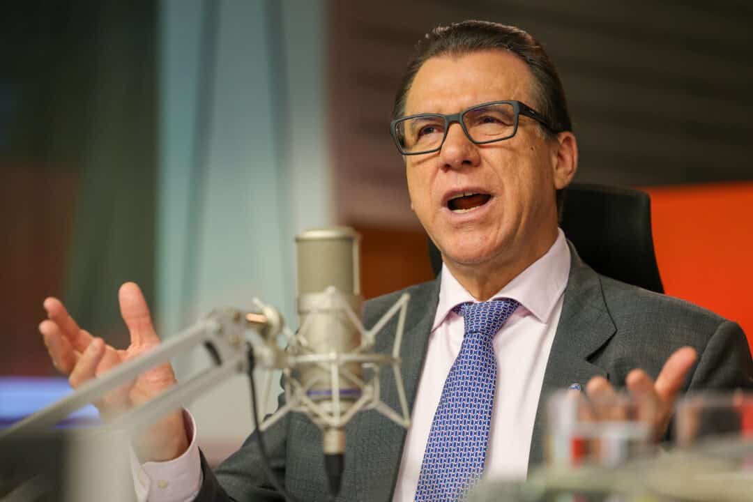 Ministro apresenta pacotaço para reduzir jornada e extinguir a 6x1