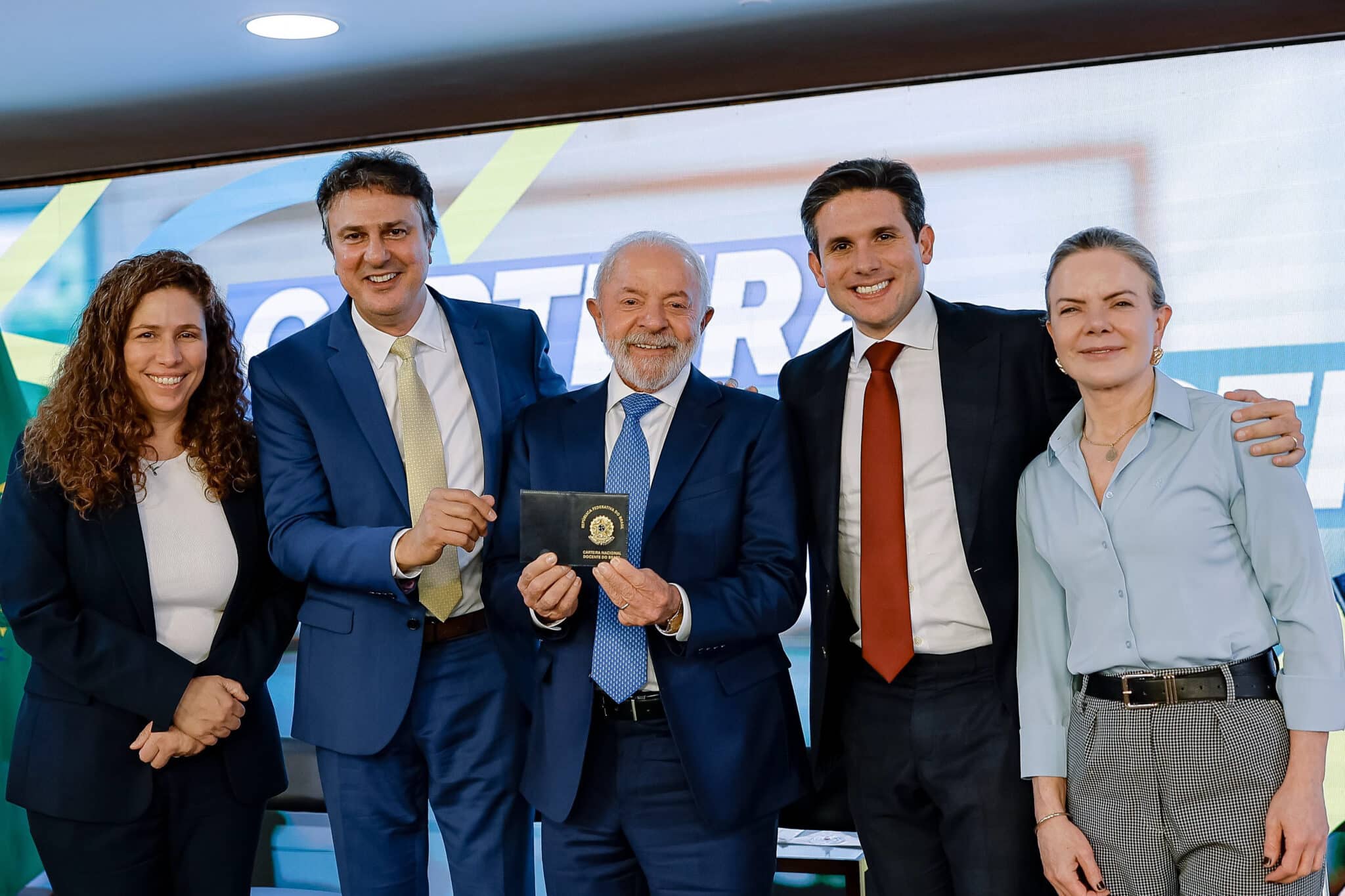 Lei que cria Carteira Nacional do Professor é sancionada por Lula