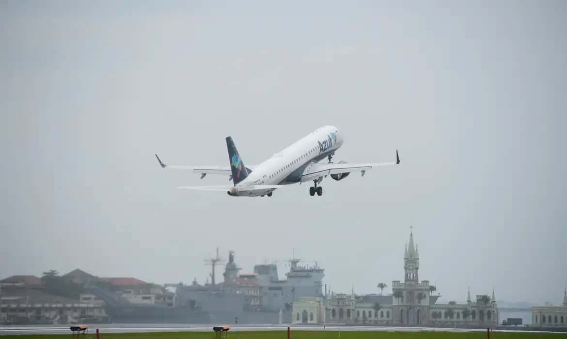 Devolução de aviões: Azul requer três aeronaves e um motor nos EUA