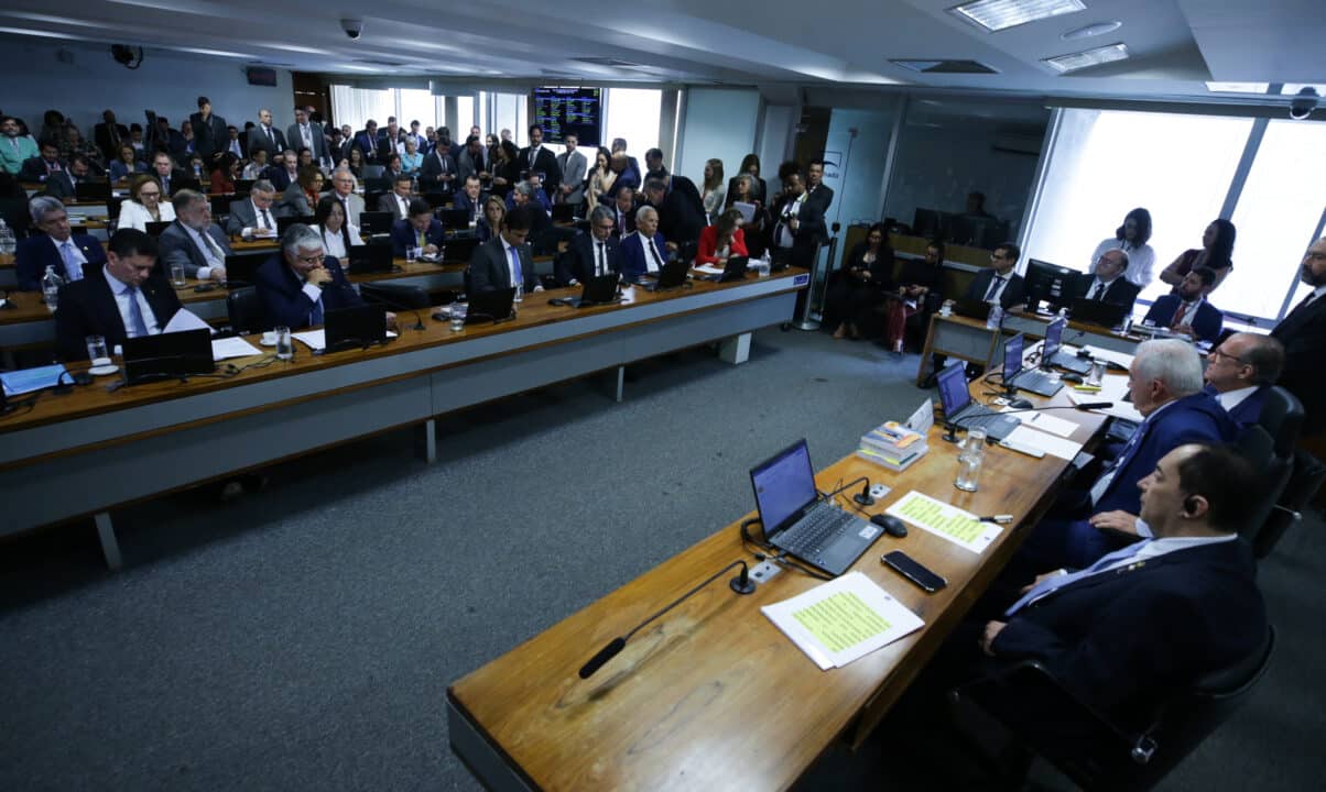 PEC da Blindagem é rejeitada por Comissão do Senado; entenda