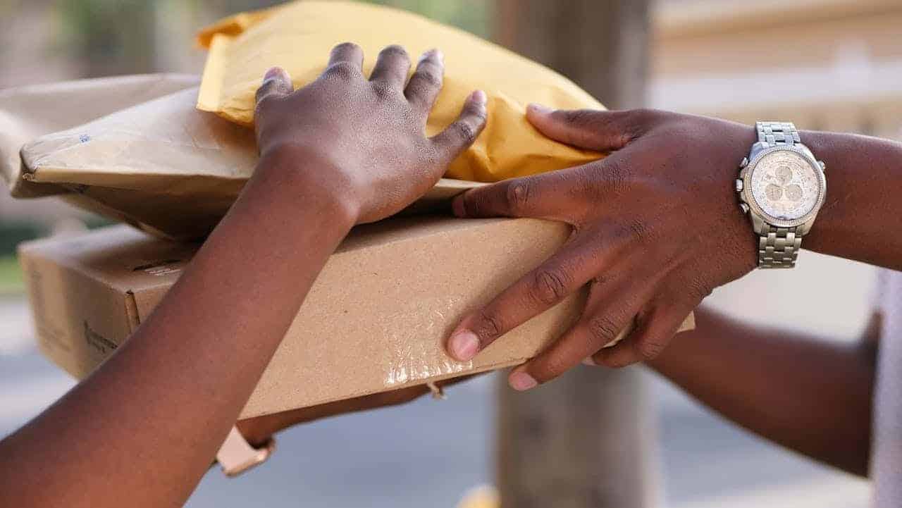 Quanto ganha um entregador da Shopee ou Amazon: rotina, ganhos e desafios