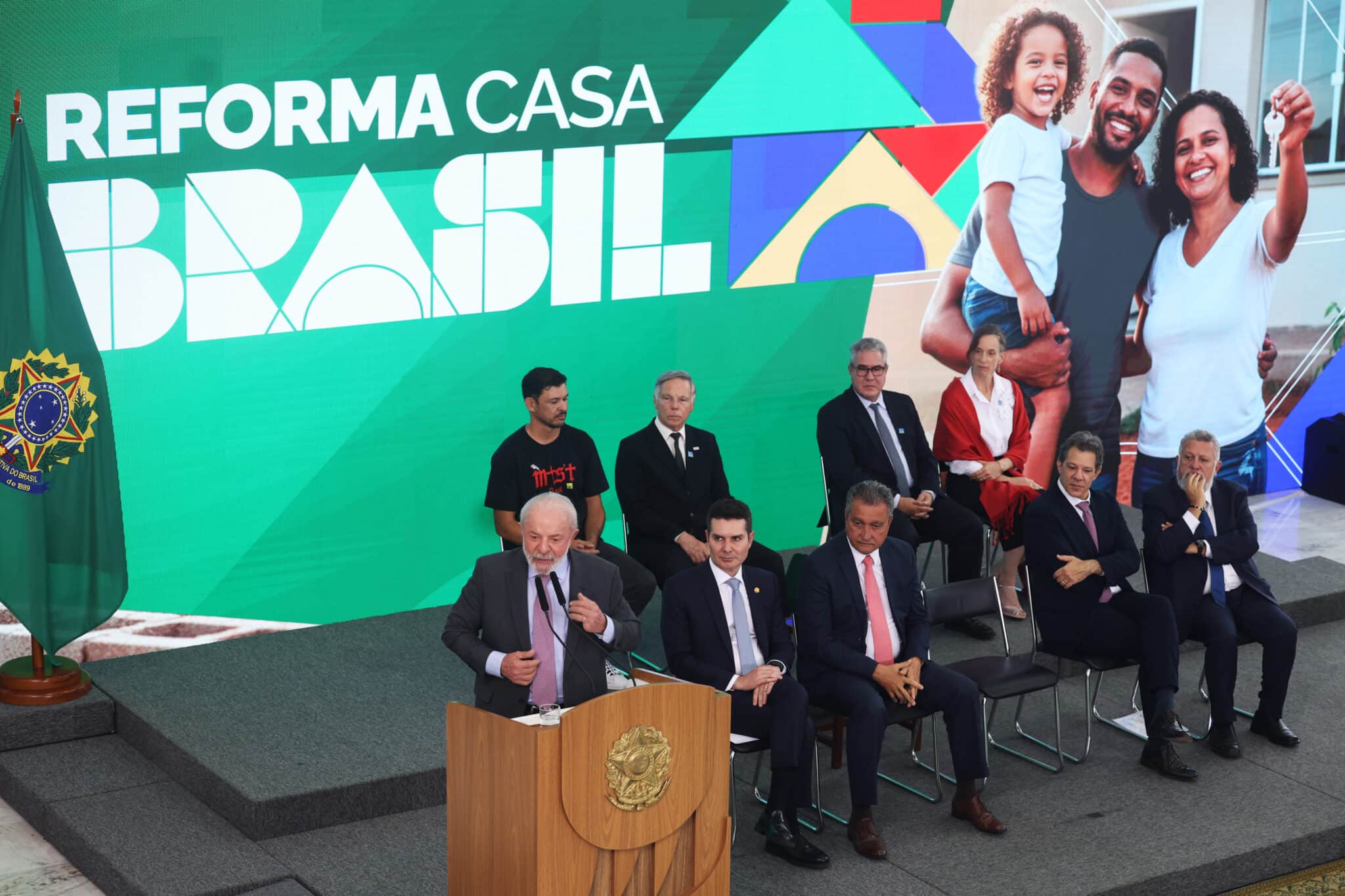 Governo mira R$ 160 bilhões do FGTS para obras em 2026 — entenda como isso afeta você