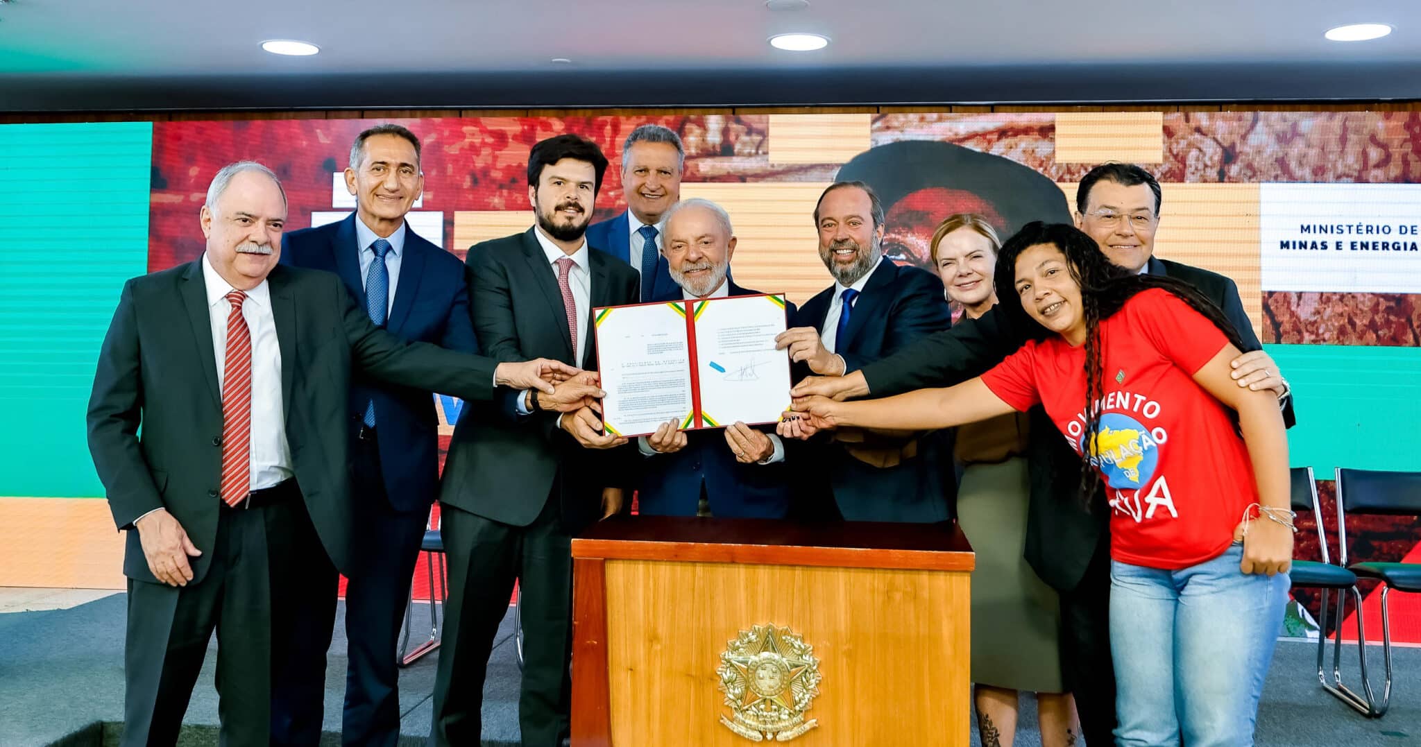 Lei aprovada garante energia grátis para quem está no CadÚnico