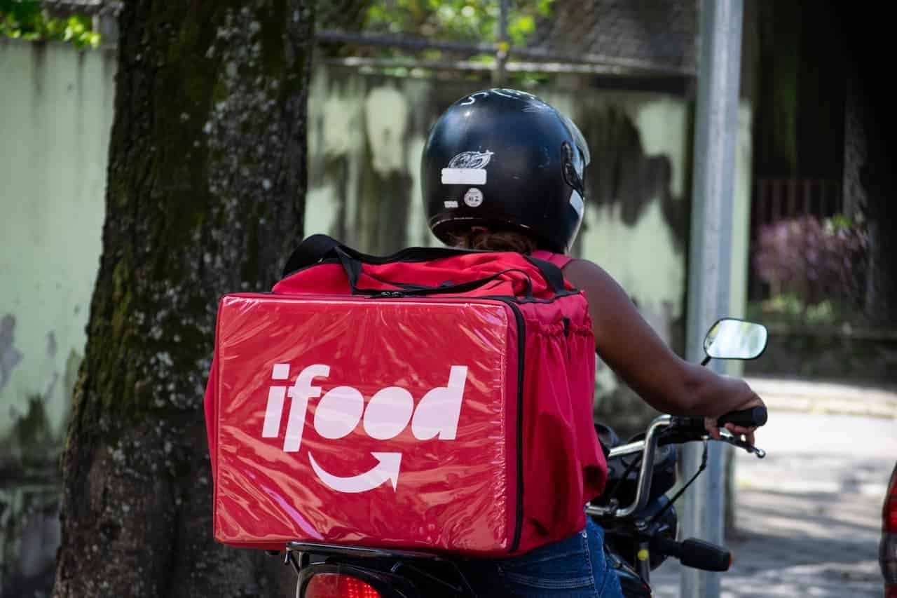 Ifood e Uber liberam benefício de R$500 para motociclistas
