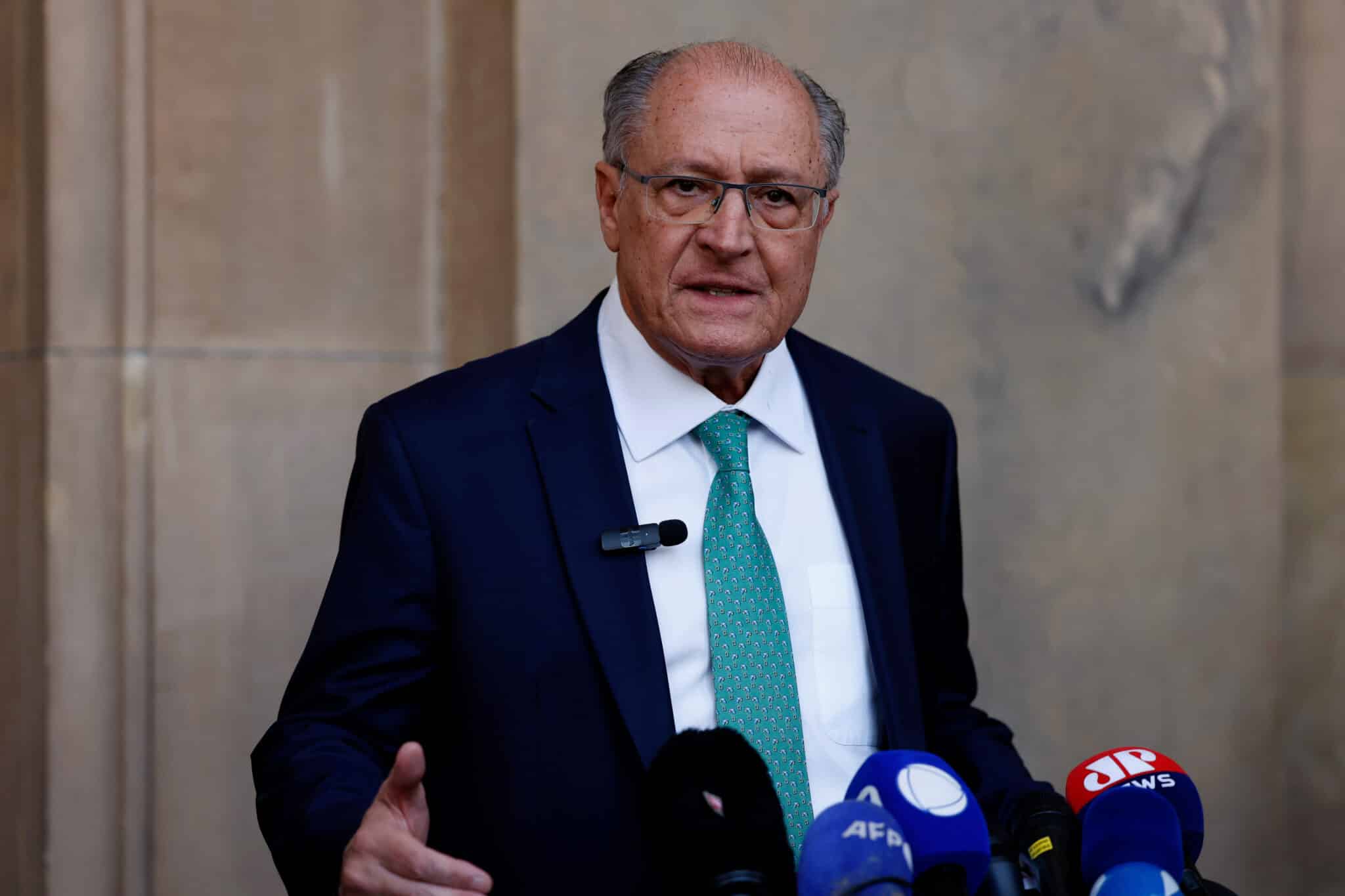 Alckmin quer CNH mais barata e defende cultura de corte de gastos