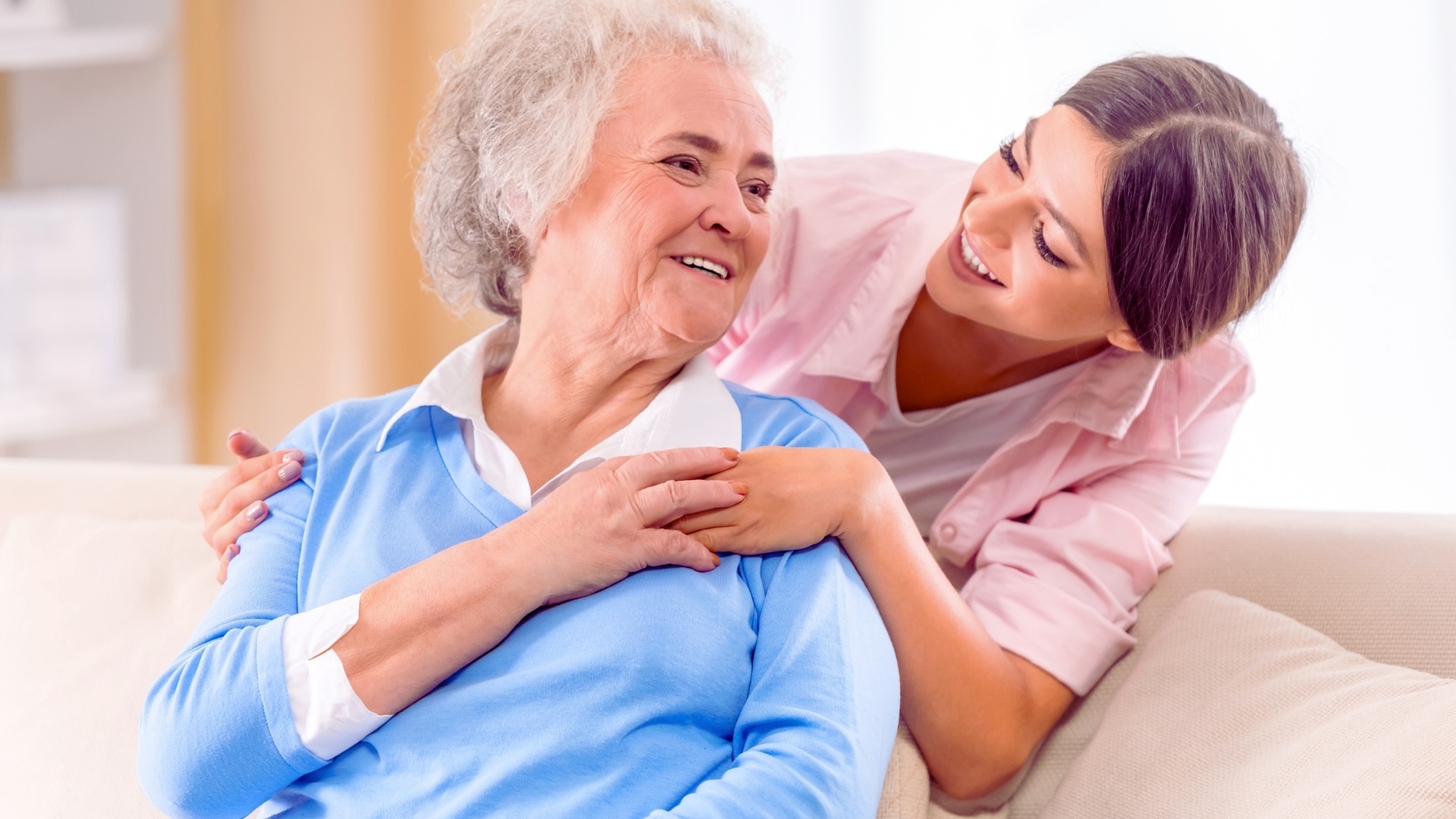 Governo aumenta auxílio a famílias com idosos para mais de R$ 700