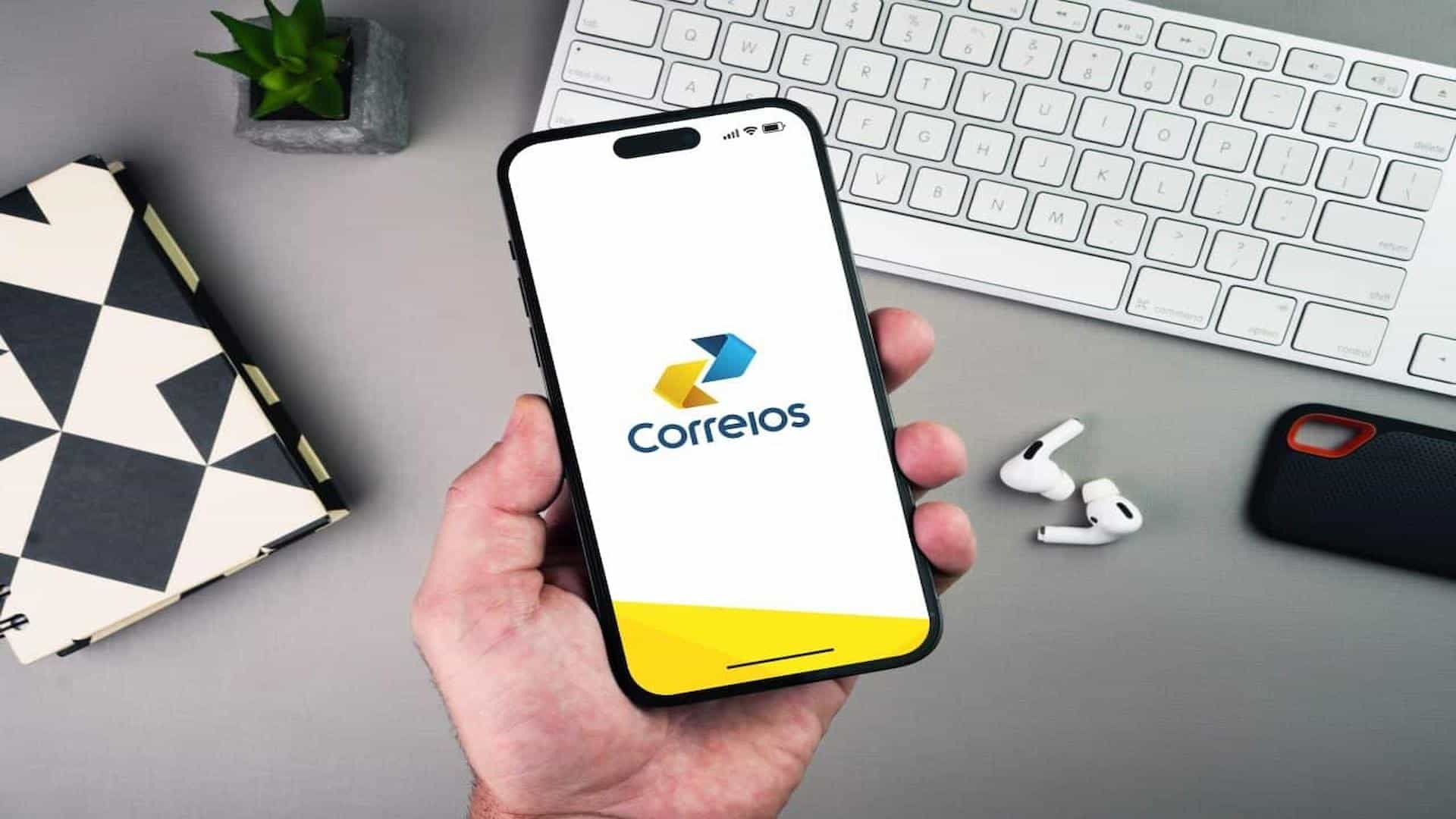Manutenção dos Correios vira aposta política, aponta especialista