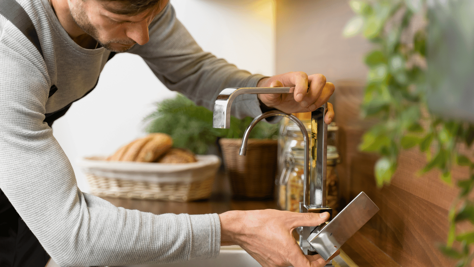 Economia de água: pequenos hábitos na cozinha, no banho e no quintal fazem diferença