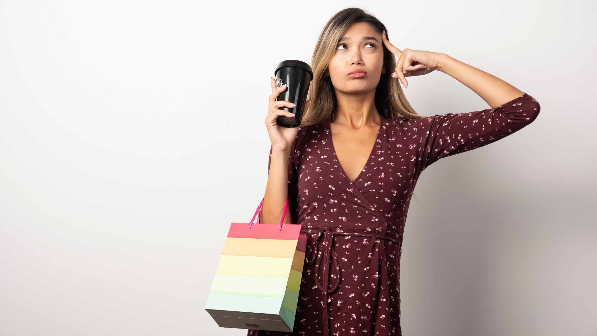 Por que fazer compras online à noite pesa mais no bolso? Especialistas explicam