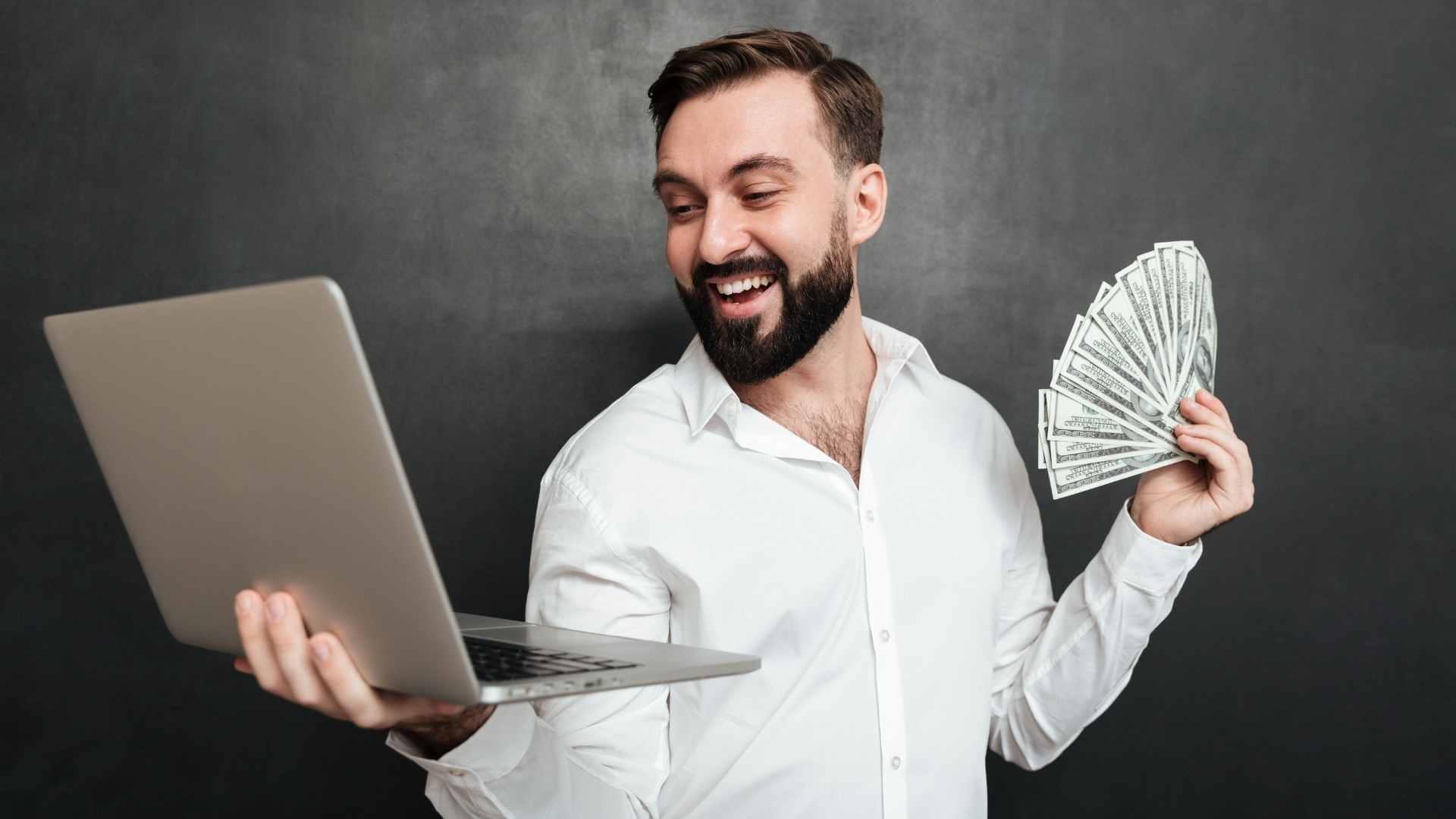 4 maneiras reais de ganhar dinheiro trabalhando online digitando