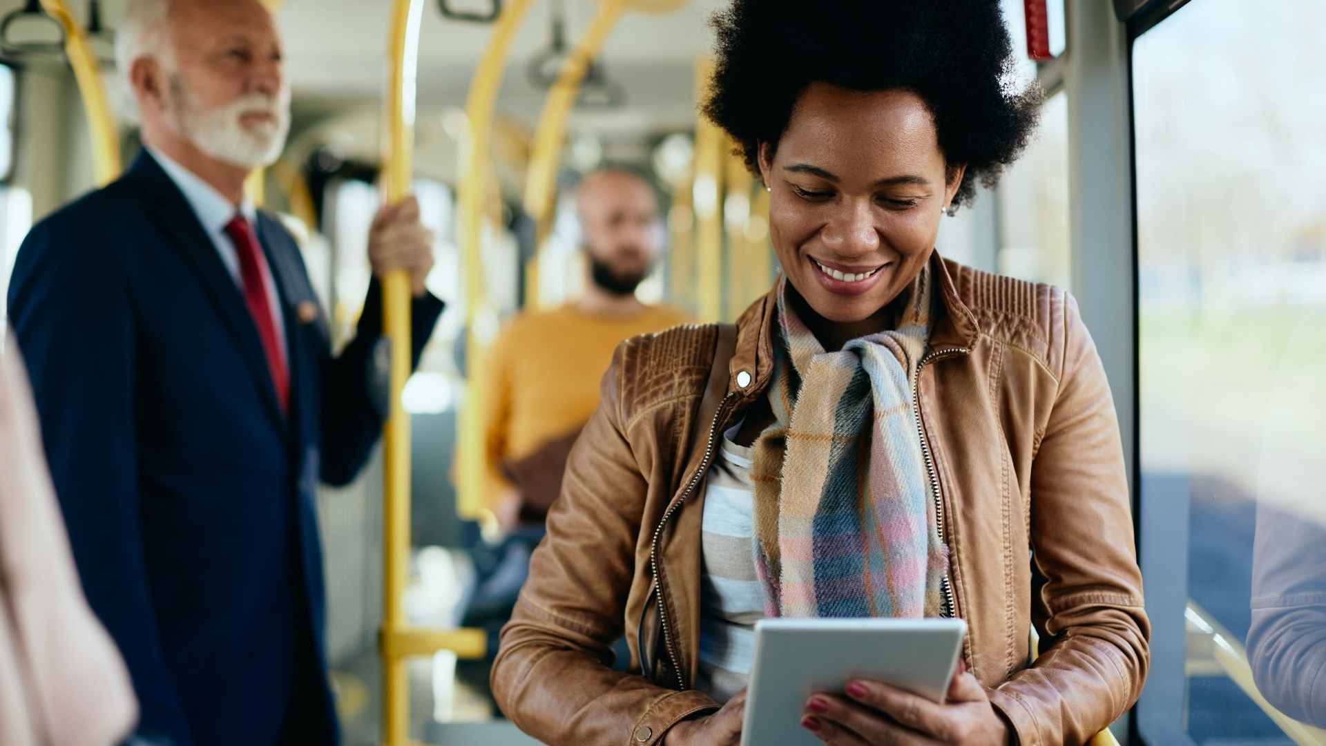 Ônibus gratuito avança no Brasil e muda rotina de trabalhadores