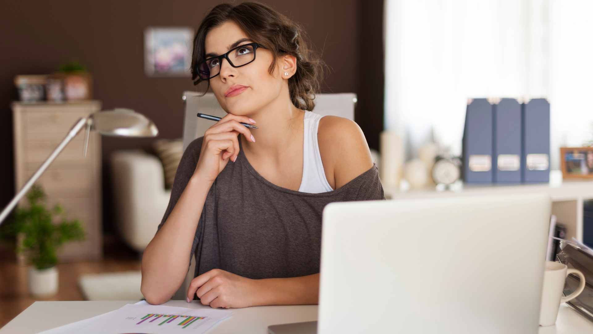 Trabalhar como PJ ou CLT? Veja o cálculo que muda tudo no seu bolso