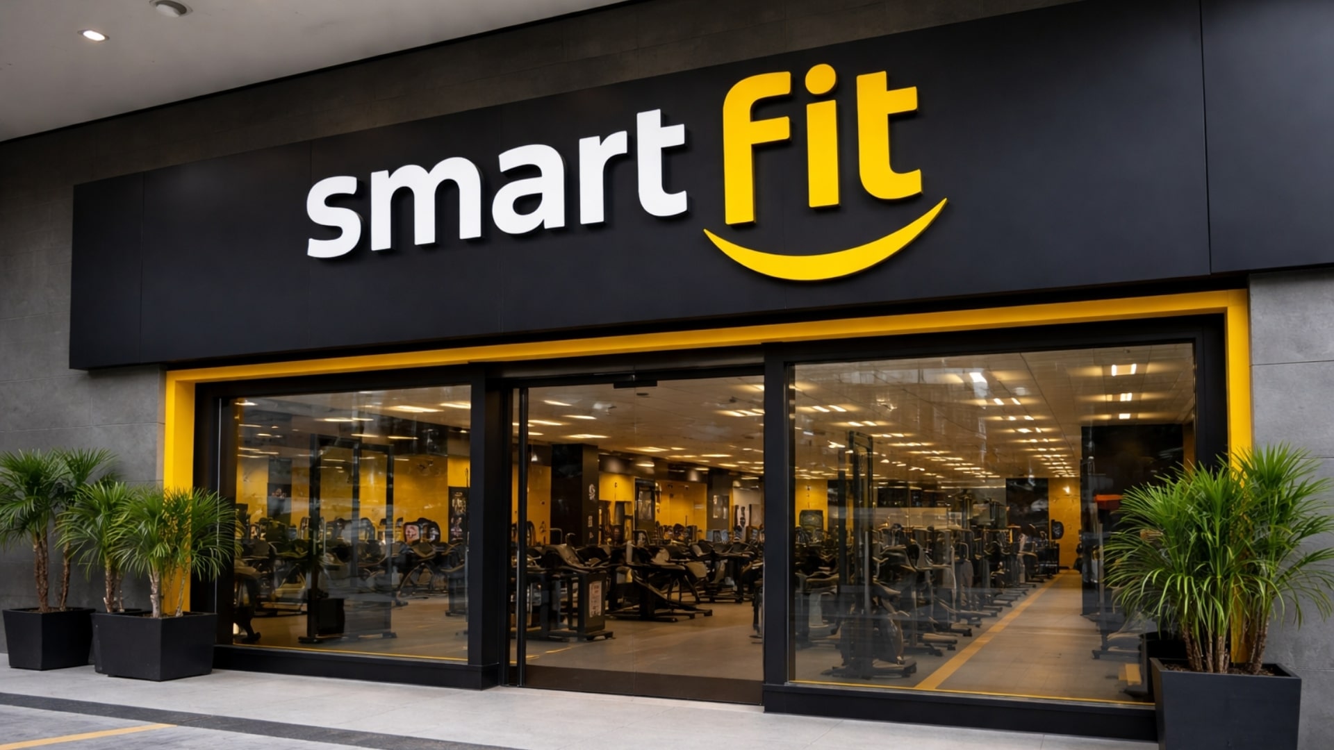 Smartfit sofre queda acentuada e renova mínima histórica recente