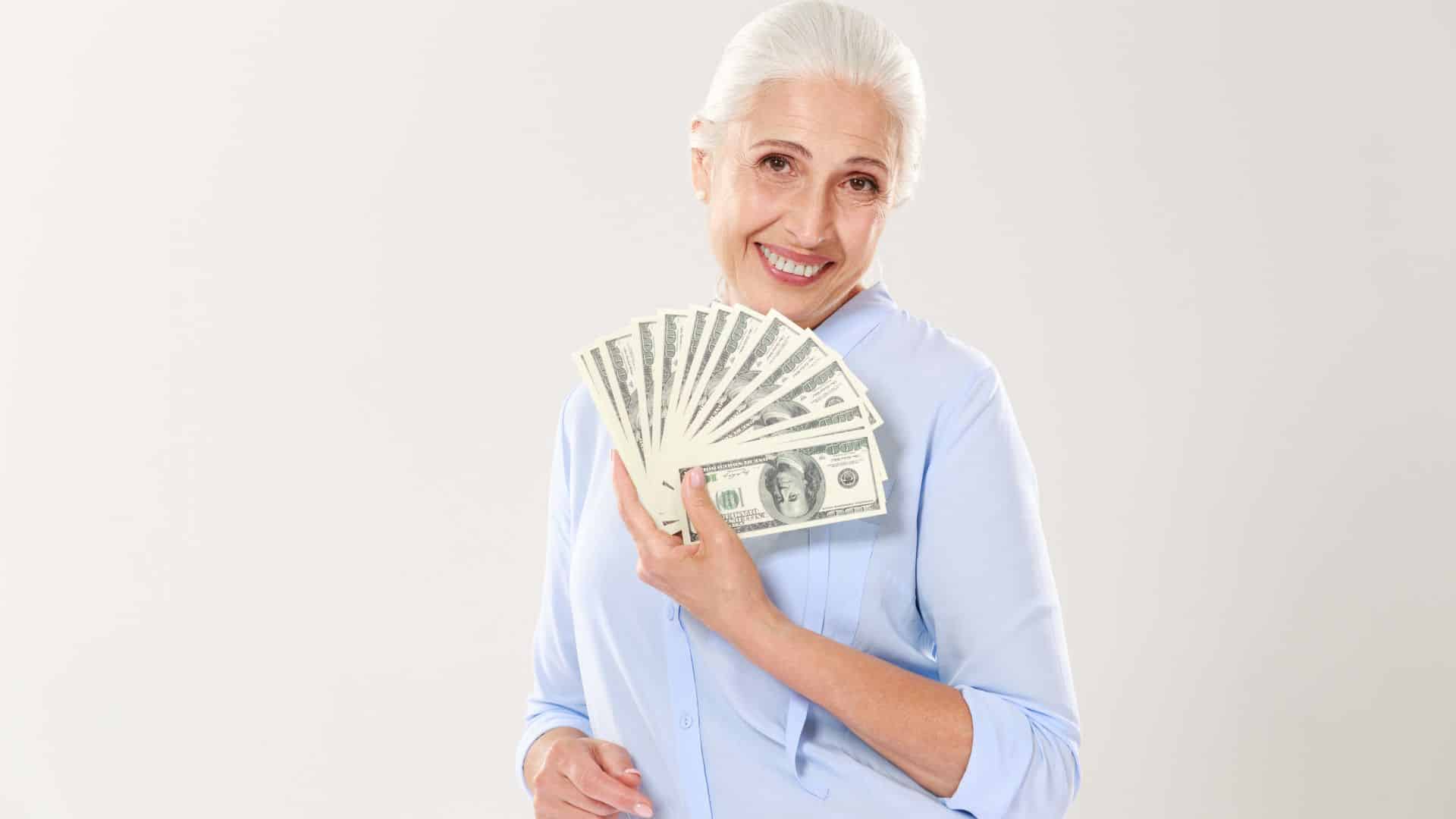 Idosos terão pagamento de R$ 1.621 liberado dia 23