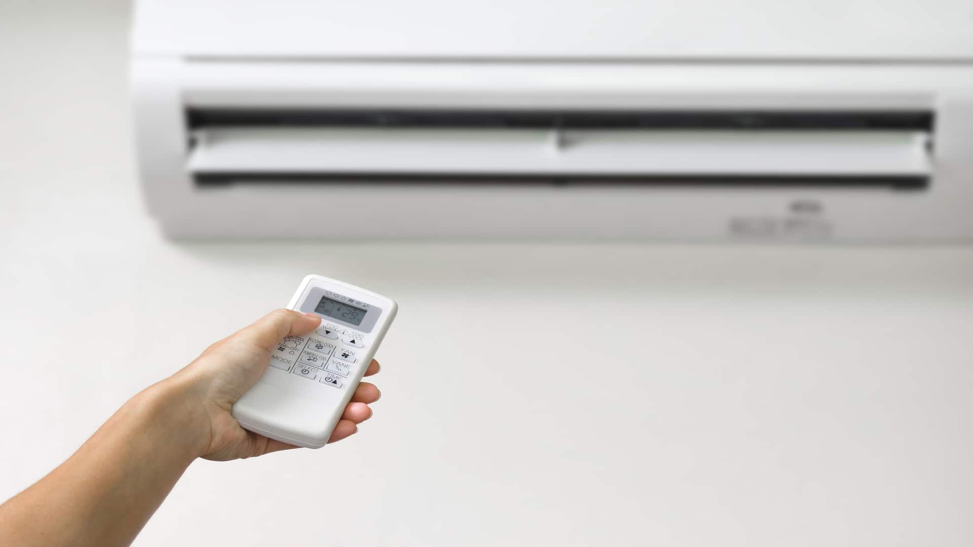 Ar-condicionado nessa temperatura pode aumentar conta de luz em até 25%