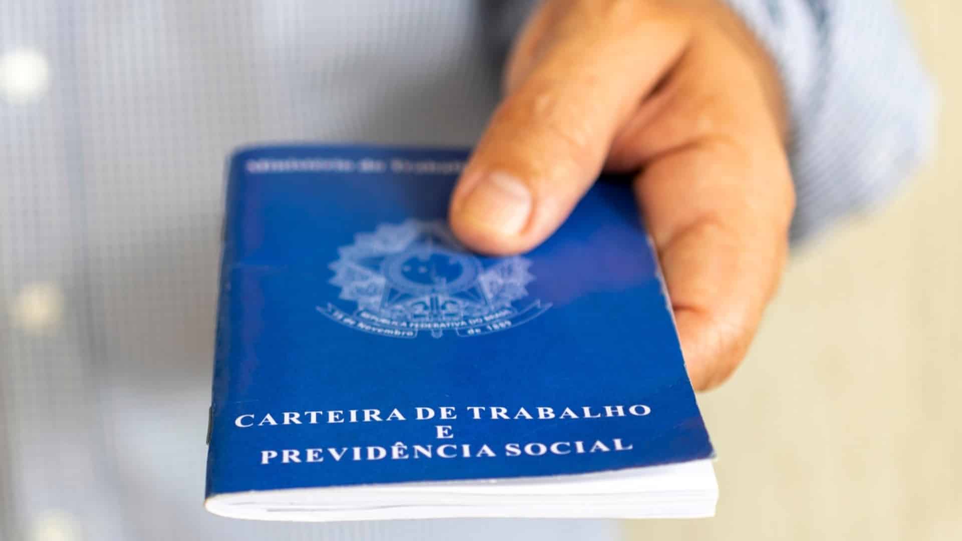 Atestados médicos na CLT seguem critérios, não limite fixo