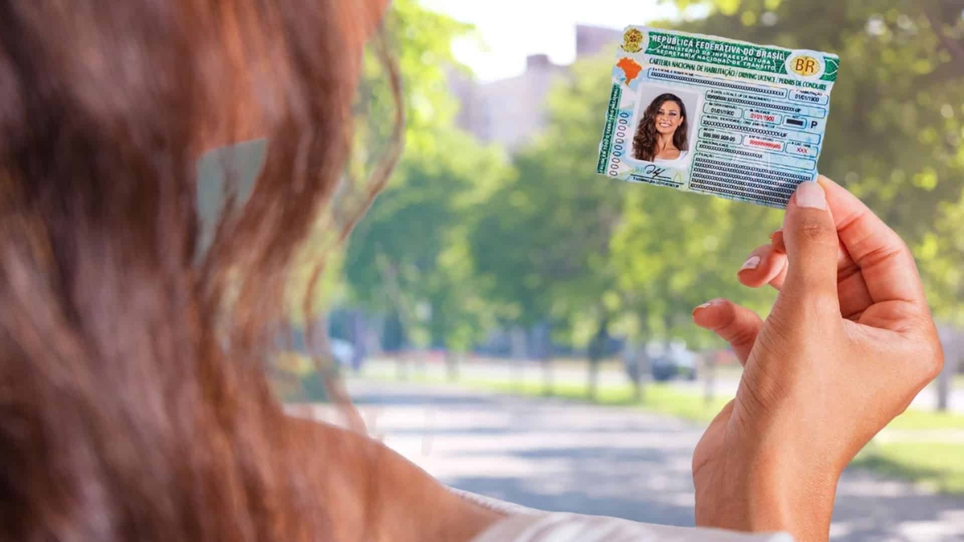 Motoristas de moto devem ficar atentos a nova regra da CNH A