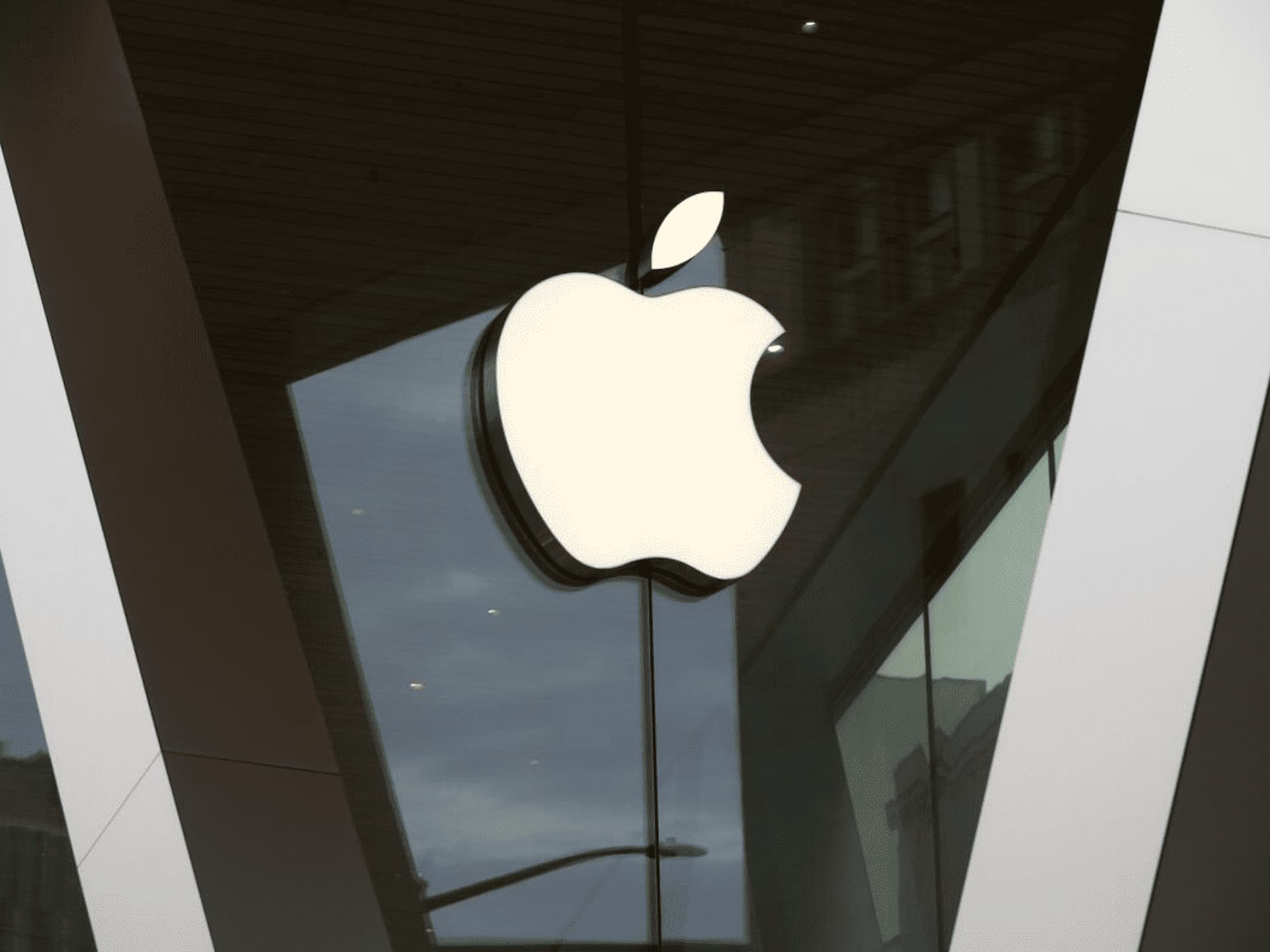 Apple pode elevar preços de produtos por pressão nos custos de componentes