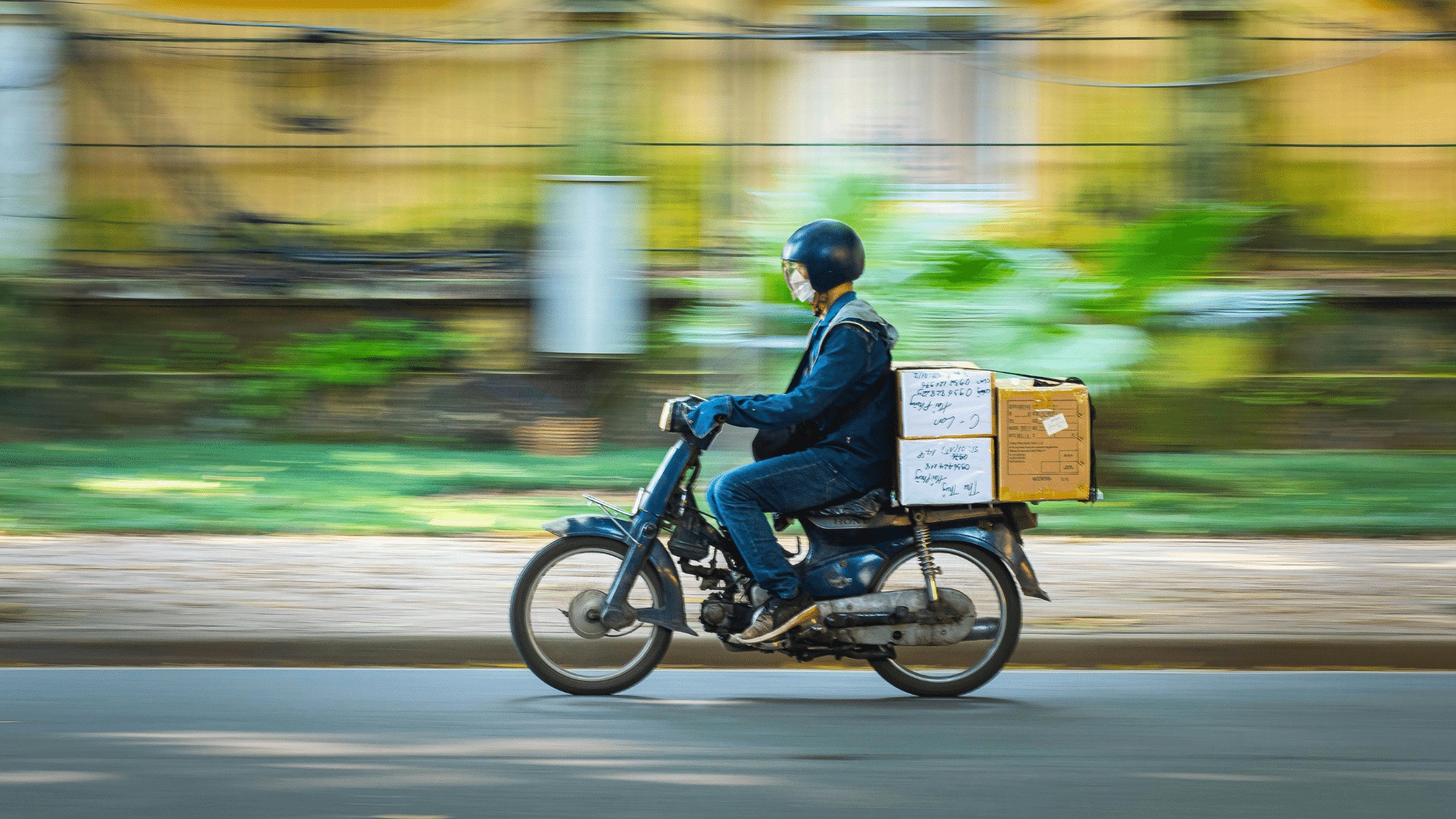 Governo cria crédito para entregadores comprarem motos e bicicletas