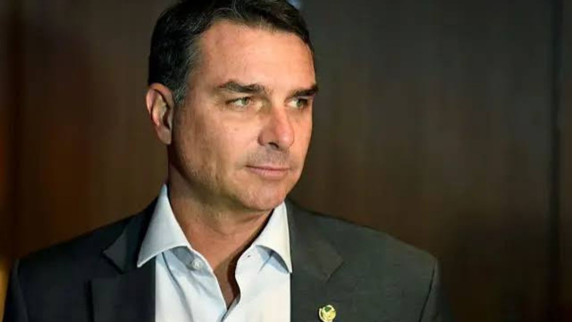 Flávio Bolsonaro critica tarifa de 25% e defende o Pix em audiência nos Estados Unidos